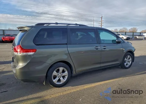 2013 Toyota Sienna Xle z USA, uszkodzony, nr VIN 5TDDK3DC5DS065348